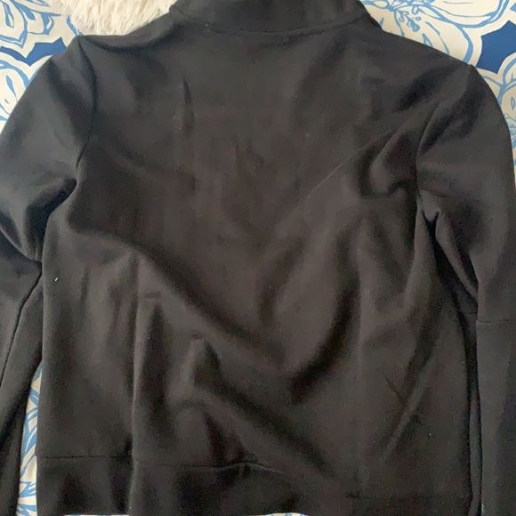 a puma jacket, all black, medium in women - Picture 2 of 2